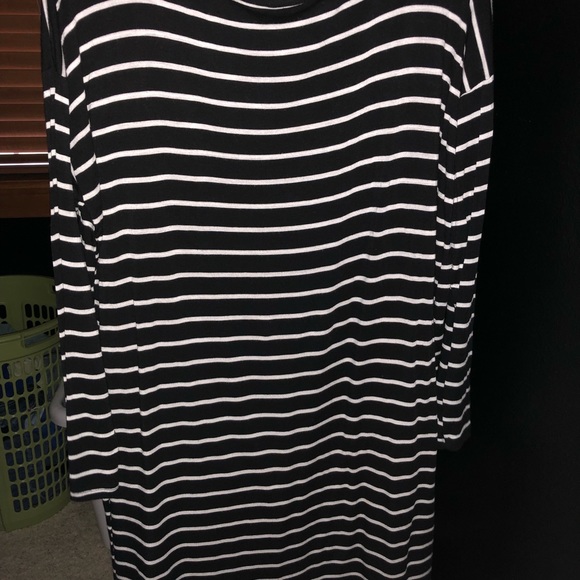 Woman’s Boutique Tunic - Picture 3 of 3